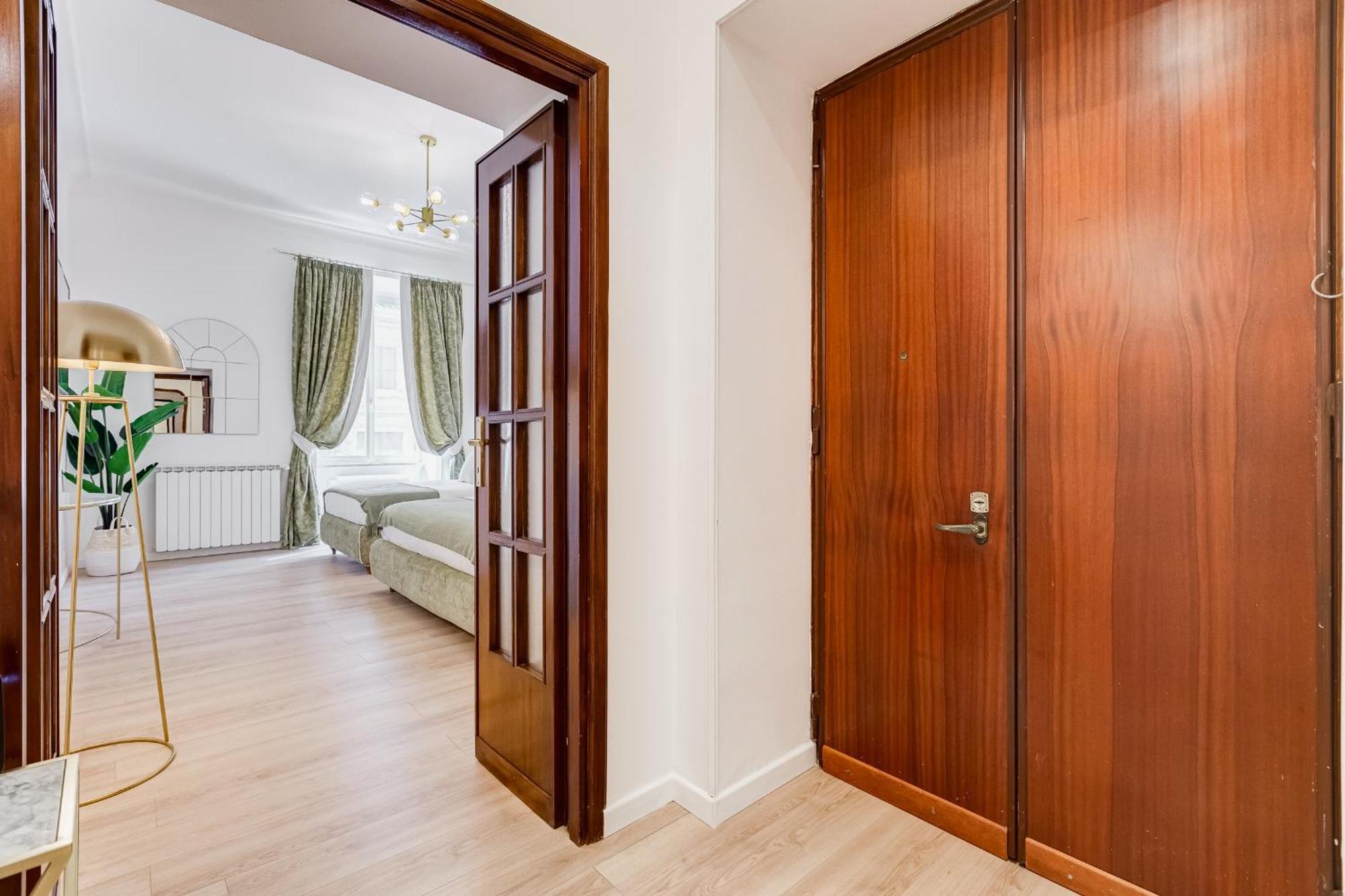 New Vatican Big Apartment - Romedreamhome